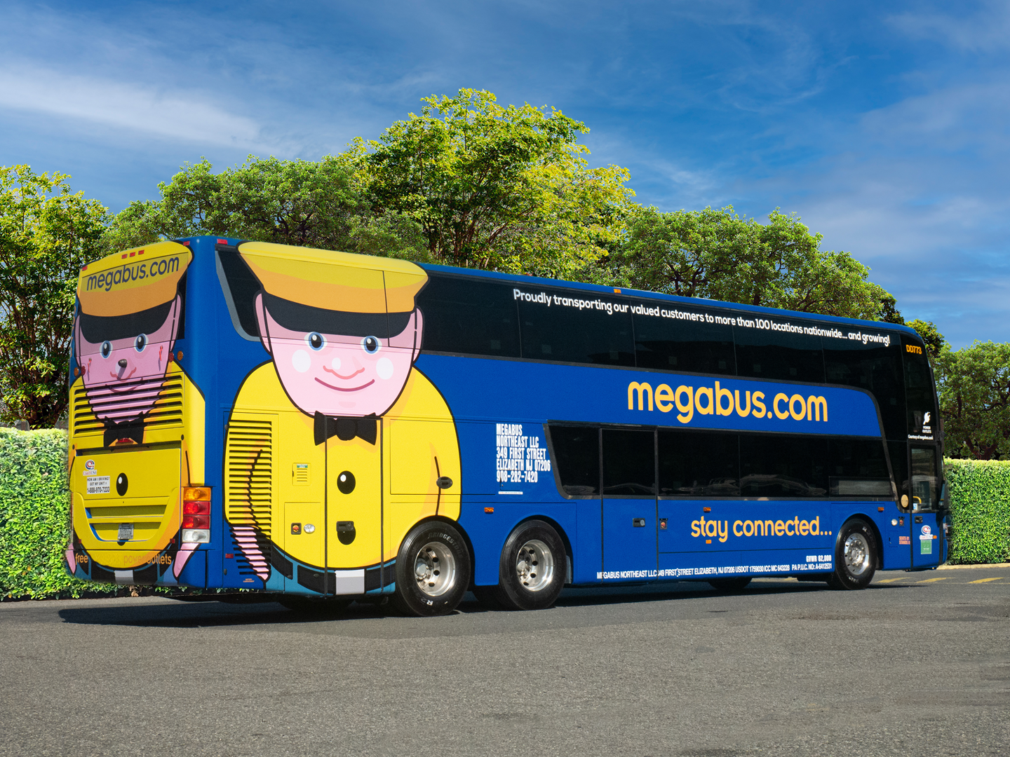 Right side view of a megabus.png